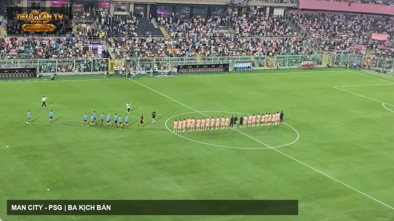 Manchester City thi đấu trên sân