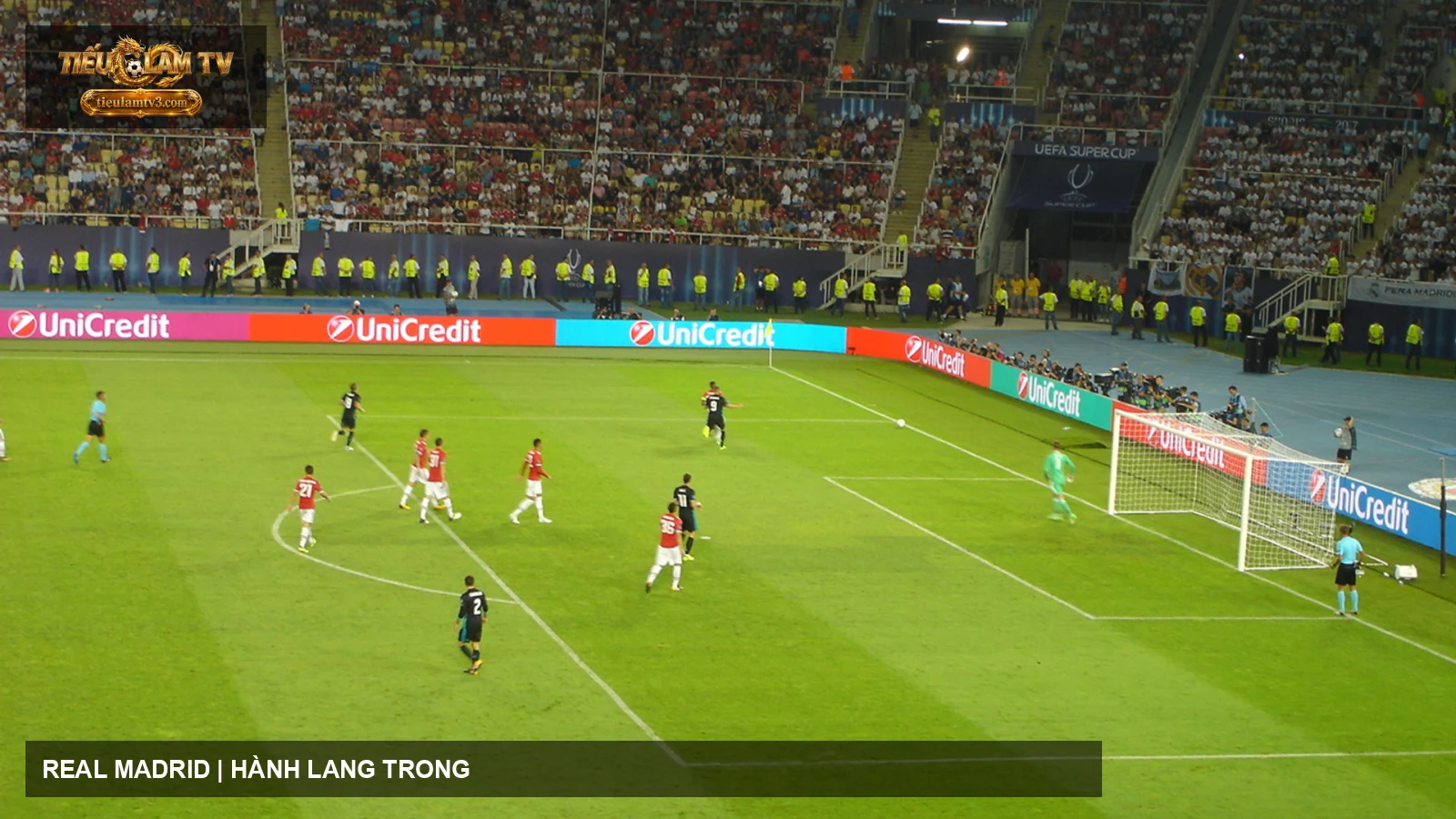 Real Madrid tổ chức tấn công trong trận đấu châu Âu